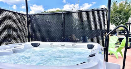 Tiny Home with Hot Tub Near Ft. Leonard Wood!
