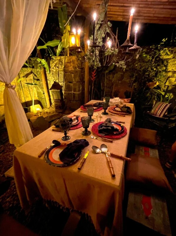 Outdoor dining - Suíte Sonhos: Uma Suíte Para Relaxamento Profundo (Cocaia Ilhabela)