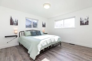 3 bedrooms, iron/ironing board, free WiFi, bed sheets - Prvt Hot Tub, Close to Resorts! (Cottonwood Heights)