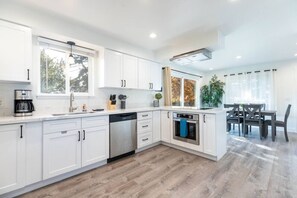 Fridge, microwave, oven, stovetop - Prvt Hot Tub, Close to Resorts! (Cottonwood Heights)