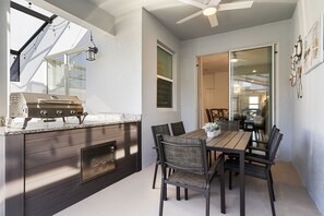 Outdoor dining - Stunning House at Storey Lake close to Disney (Kissimmee)