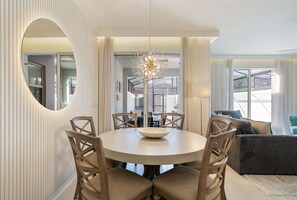 Dining - Stunning House at Storey Lake close to Disney (Kissimmee)