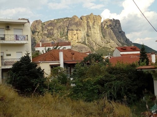 A beautiful house, close to the city centre and only five minutes from Meteora.