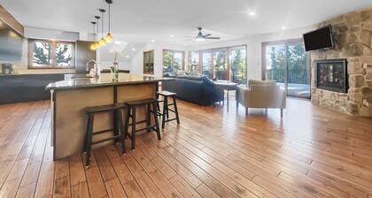 Private Hot Tub, Beautiful Views, 208 Tenderfoot