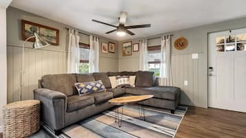 Smart TV, table tennis