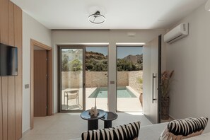 Superior Suite, Private Pool | Egyptian cotton sheets, premium bedding, memory foam beds, in-room safe - Increteblue Suites (Agios Vasileios)
