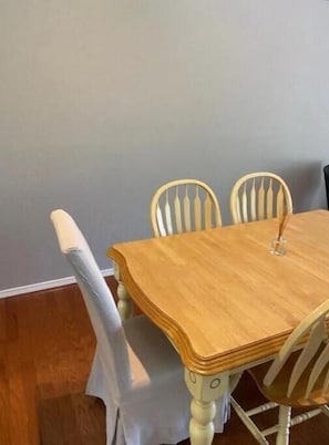Dining - Backdoor Golf course 2 Bedroom Condo (Bella Vista)
