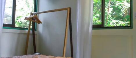 1 soverom, safe på rommet, strykejern/-brett og wi-fi (inkludert)