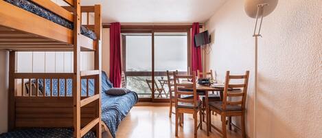 Tabla de planchar con plancha, Internet, ropa de cama