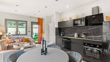 Réfrigérateur, micro-ondes, four, lave-vaisselle