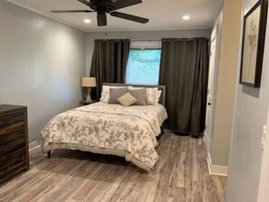 3 bedrooms, in-room safe, iron/ironing board, travel cot