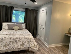 3 Schlafzimmer, Zimmersafe, Schreibtisch, Bügeleisen/Bügelbrett