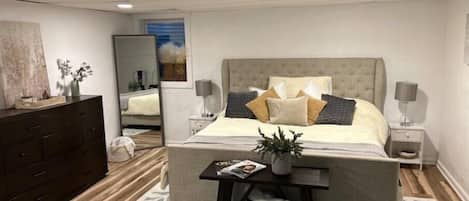 3 bedrooms, in-room safe, iron/ironing board, travel cot