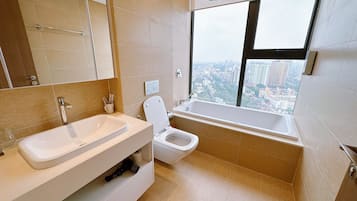 Luxury Apartment | Bathroom