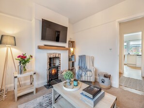 TV, fireplace - Sea Whispers Cottage (Poole)