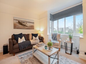 TV, fireplace - Sea Whispers Cottage (Poole)