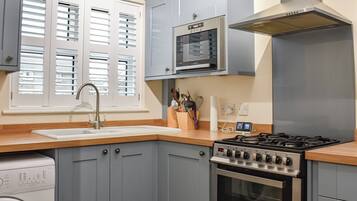 Cookware/dishes/utensils