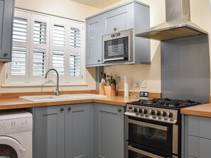 Cookware/dishes/utensils
