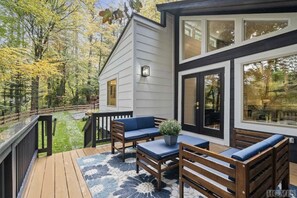 Terrace/patio - New Mountain Home, EV Charger, All Ensuite Bedrooms, Fire-pit Area (Highlands)