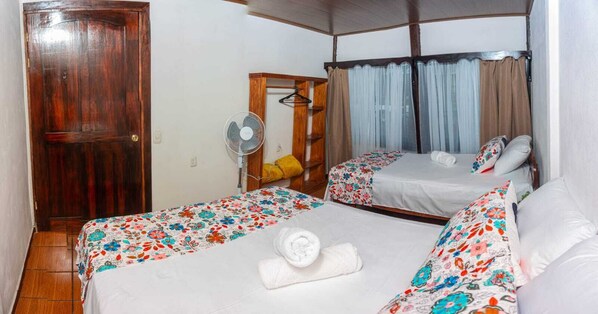 3 chambres, fer et planche à repasser, Wi-Fi gratuit, draps fournis