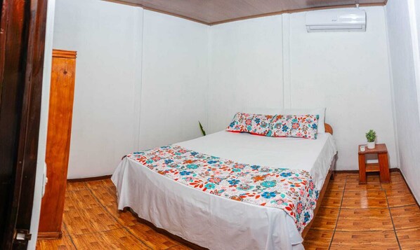 3 chambres, fer et planche à repasser, Wi-Fi gratuit, draps fournis