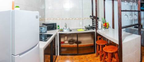 Fridge, microwave, stovetop, coffee/tea maker