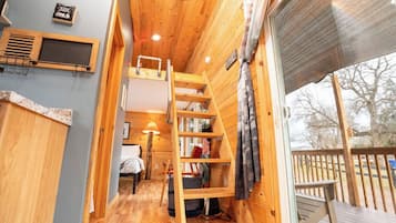 2 bedrooms, iron/ironing board, travel crib, free WiFi