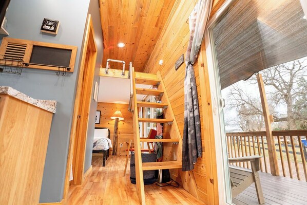 2 slaapkamers, een strijkplank/strijkijzer, reisbedje, gratis wifi