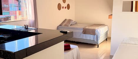 Tavanomainen studio, jääkaappi ja mikroaaltouuni, kaupunkinäköala | Äänieristys, ilmainen Wi-Fi, vuodevaatteet