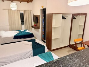 Estudio superior, vista a la ciudad | Insonorización, wifi gratis y ropa de cama