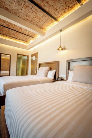 奢華雙人房, 2 張標準雙人床 | 埃及棉床單、高級寢具、羽��絨被、客房內保險箱