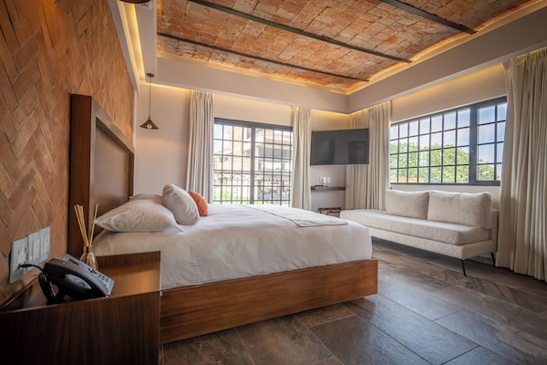 Habitación doble de lujo, 1 cama King size, vista a la ciudad | Sábanas de algodón egipcio, ropa de cama de alta calidad y edredón