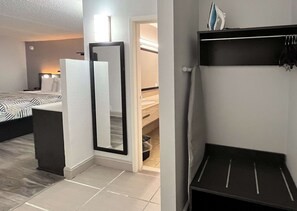 Desk, blackout curtains, iron/ironing board, free WiFi - Studio 6 Rock Hill, SC – Cherry Road (Rock Hill)