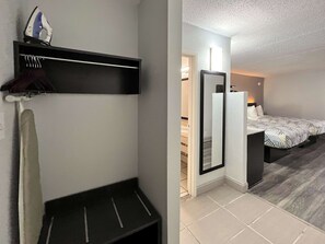 Desk, blackout curtains, iron/ironing board, free WiFi - Studio 6 Rock Hill, SC – Cherry Road (Rock Hill)