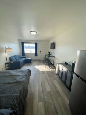 WiFi, bed sheets - Stand Rock Studios in Wisconsin Dells! (Wisconsin Dells)