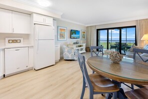 Smart TV, books - Beautiful Water Views from this Condo (Captiva)