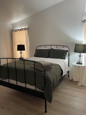 3 bedrooms, iron/ironing board, WiFi, bed sheets