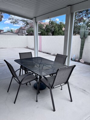 Outdoor dining - LAS VEGAS OASIS (North Las Vegas)