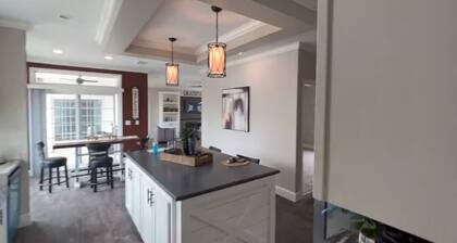 Country acre of quiet, calm, safe retreat. Near Devils Den Prehistoric Spring