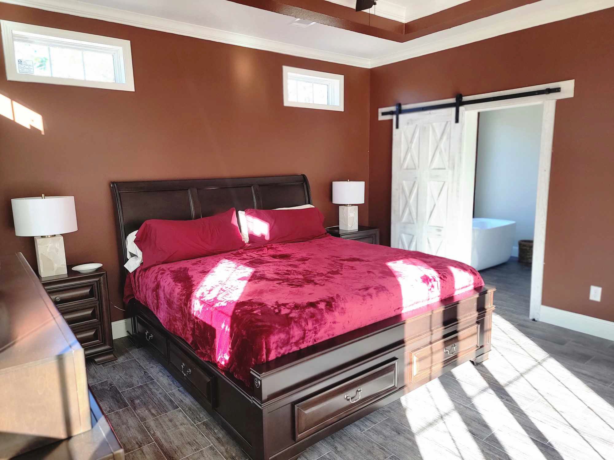 3 bedrooms, iron/ironing board, WiFi, bed sheets