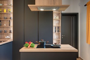 Réfrigérateur, four, plaque de cuisson, lave-vaisselle