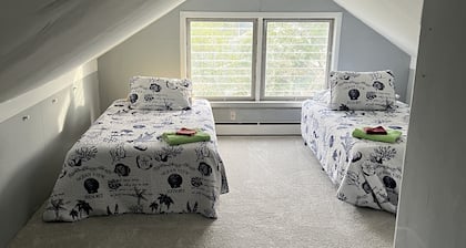 Tri - Level Residential Home; Pet Friendly, WiFi, Off street Parking by RedAwning