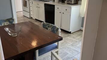 Réfrigérateur, micro-ondes, four, lave-vaisselle