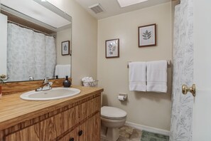 Bruser, hårtørrer, håndklæder