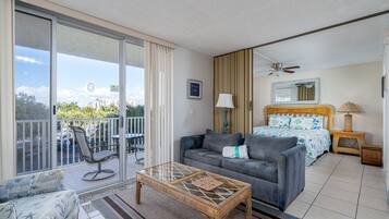 Comfort Condo | Living area | Flat-screen TV