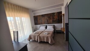 Panoramic Twin Room - CASA VENEZIANO (Messina)