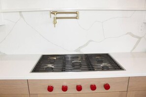 Private kitchen - New Modern Farmhouse (Cedar City)
