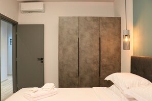 3 bedrooms, bed sheets