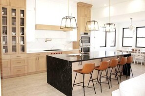 Private kitchen - Modern Farmhouse with Casita (Cedar City)