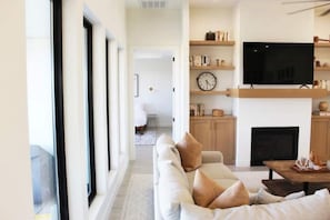 Living area - Modern Farmhouse with Casita (Cedar City)